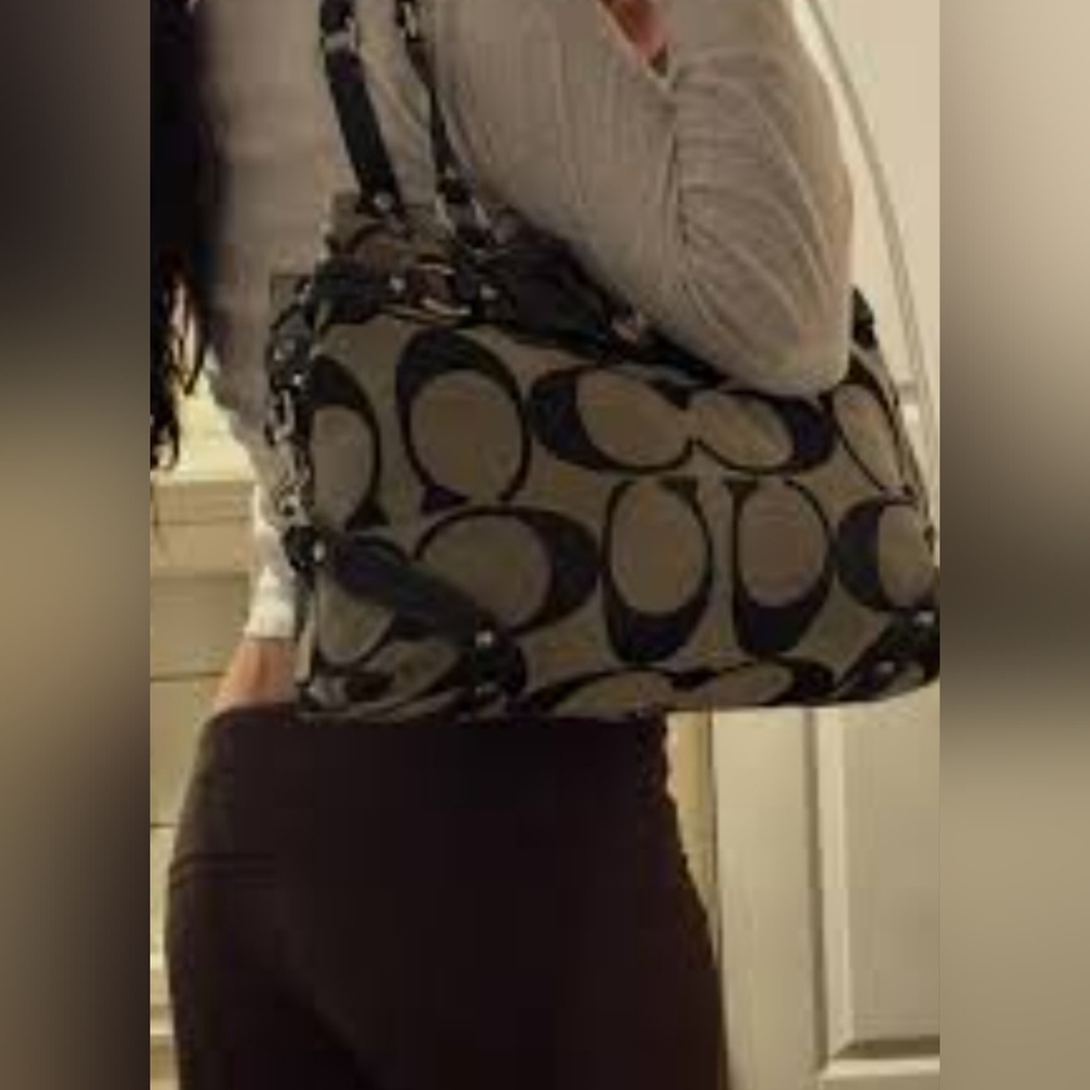 Women's Vintage Coach Handbag - Picture 10 of 10